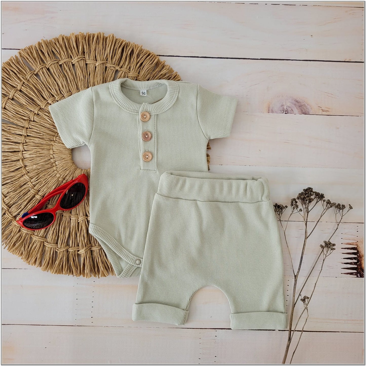 2 részes bordázott nyári szett: body + rövidnadrág – olíva (56–86)