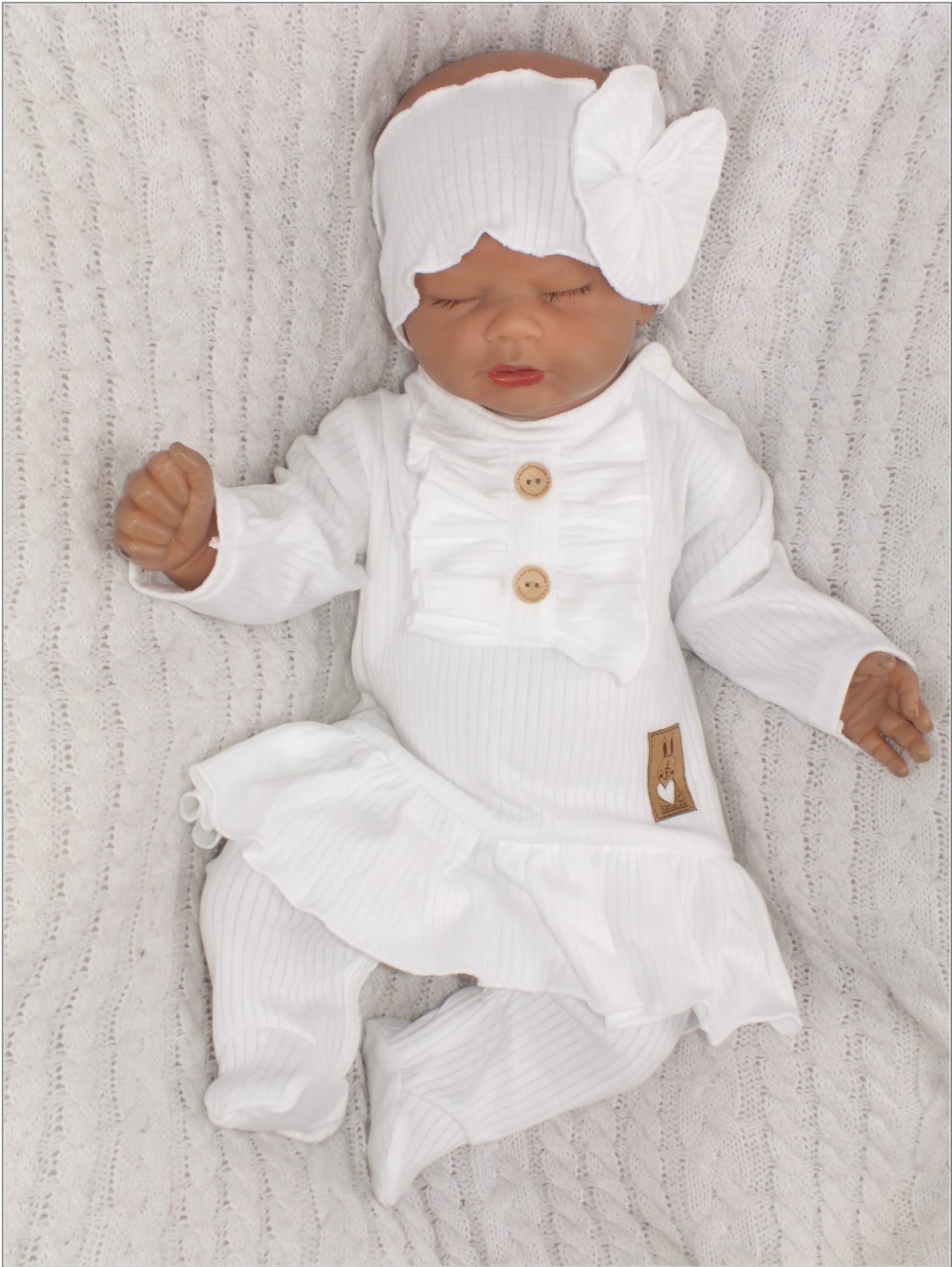 Bordázott rugdalózó fodrokkal + fejpánt – 2 részes szett, fehér (50–68)