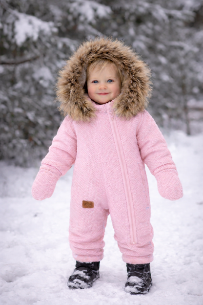 Bélelt téli overál kapucnival és kesztyűkkel, rózsaszín