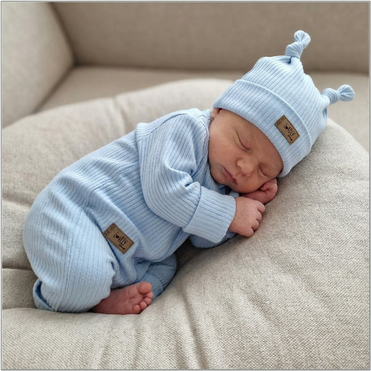 2 részes bordázott szett -rugdalózó + sapka, világoskék, (56-68)