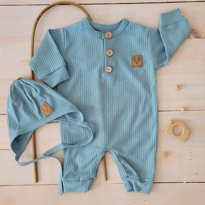 Gombos rugdalózó + megkötős sapka – 2 részes szett, világoskék