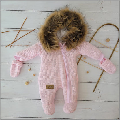 Bélelt téli overál kapucnival és kesztyűkkel, rózsaszín