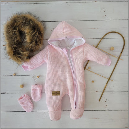 Bélelt téli overál kapucnival és kesztyűkkel, rózsaszín