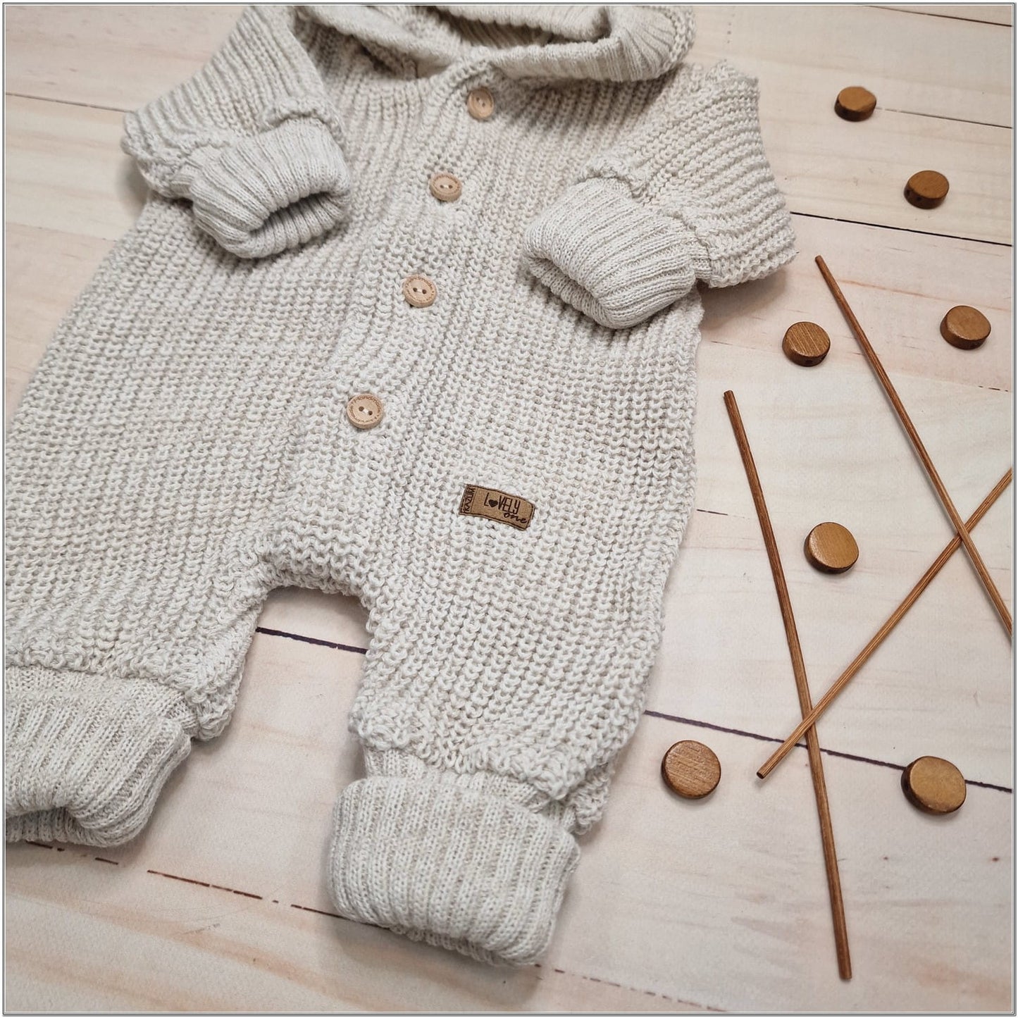 Kötött overál, mogyoró