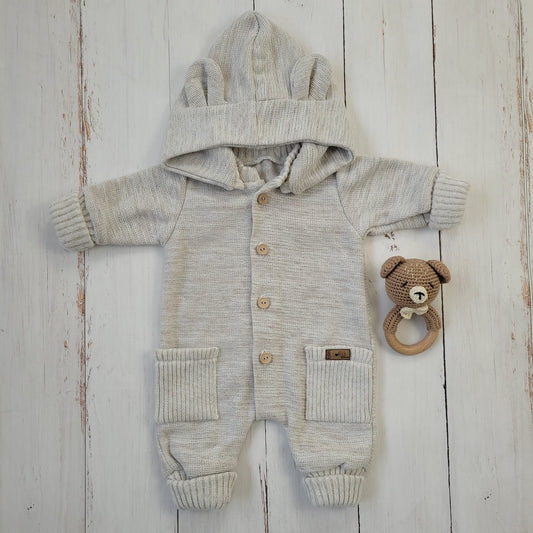 Kötött overál levehető kapucnival, cappuccino