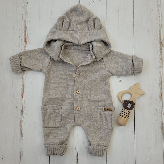 Kötött overál levehető kapucnival, mogyoró