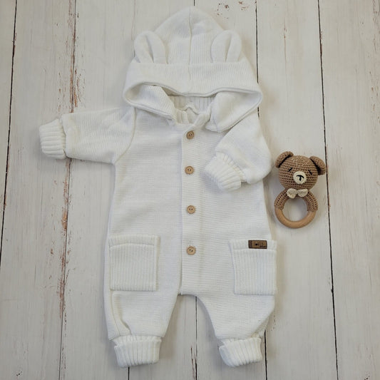 Kötött overál levehető kapucnival, fehér