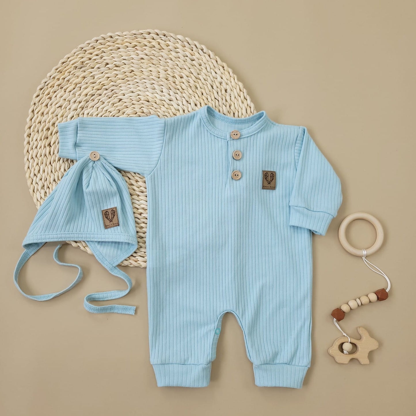 Gombos rugdalózó + megkötős sapka – 2 részes szett, világoskék